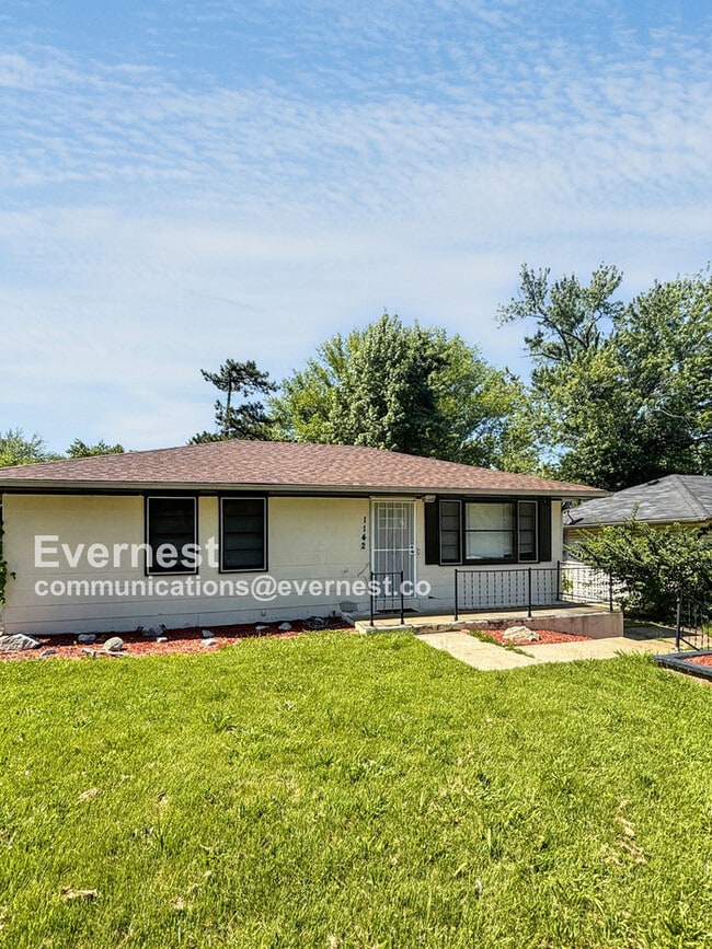 Primary Photo - 1142 Maple Ave