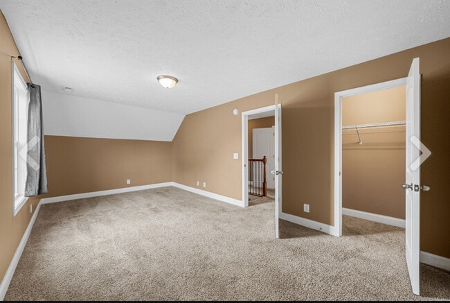 Building Photo - 546 Falkland Cir