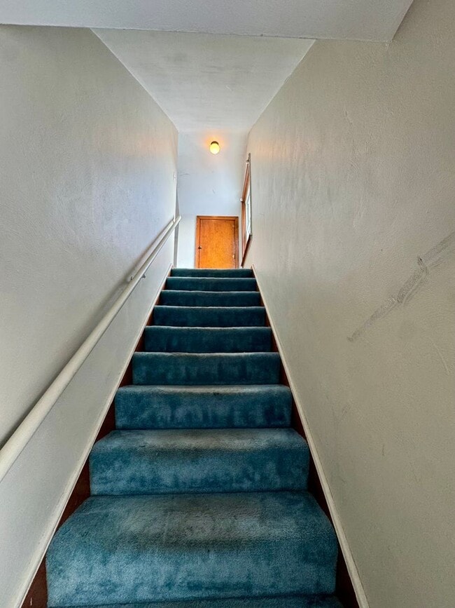 Building Photo - 3 Bedroom 2 Bath in Natrona Heights, PA!