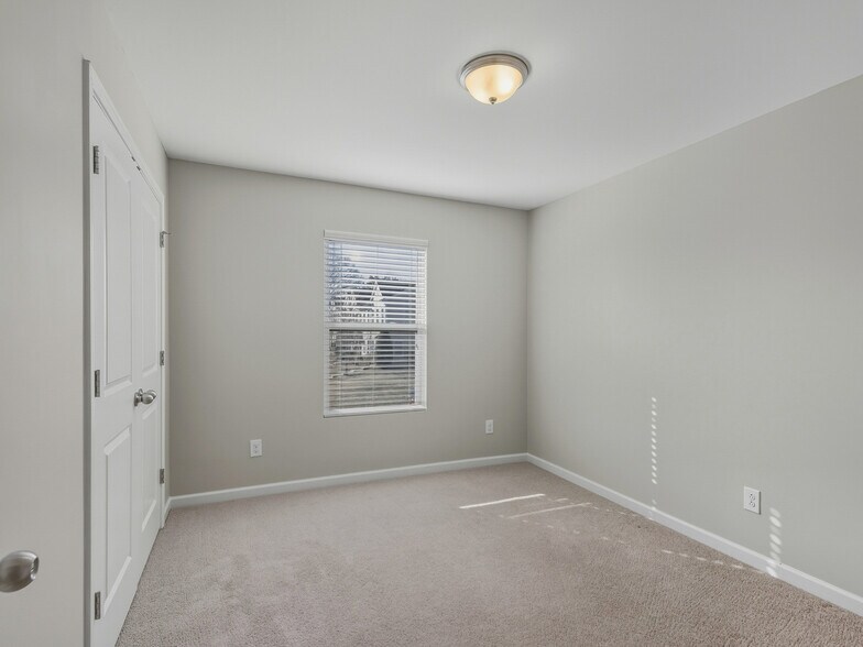Building Photo - 608 Cahill Ln
