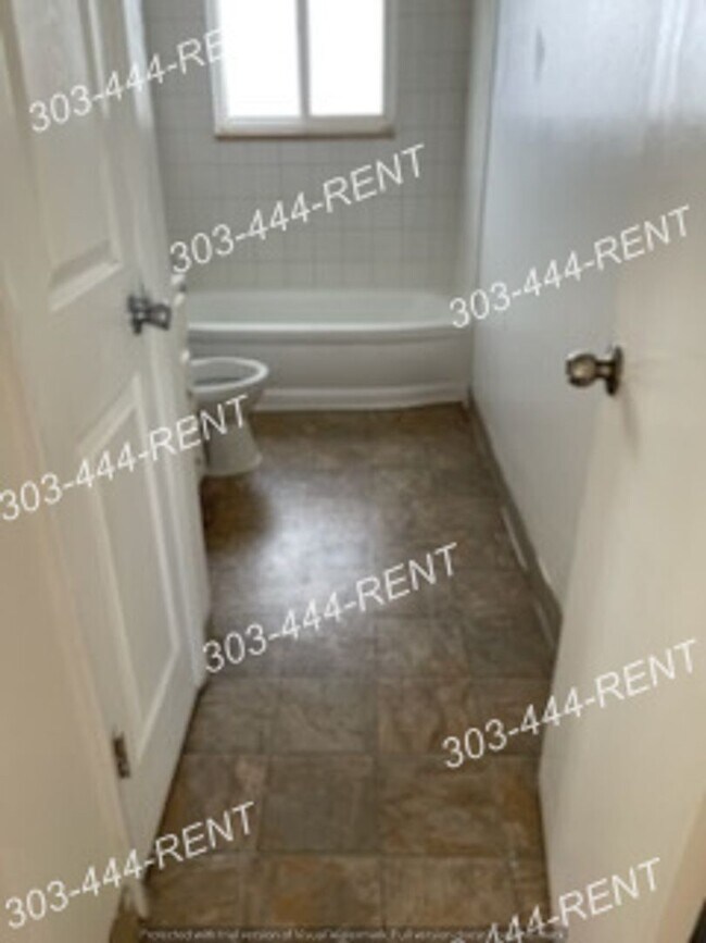 Building Photo - PA960