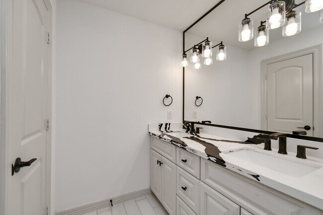 Building Photo - 1805 East Ave