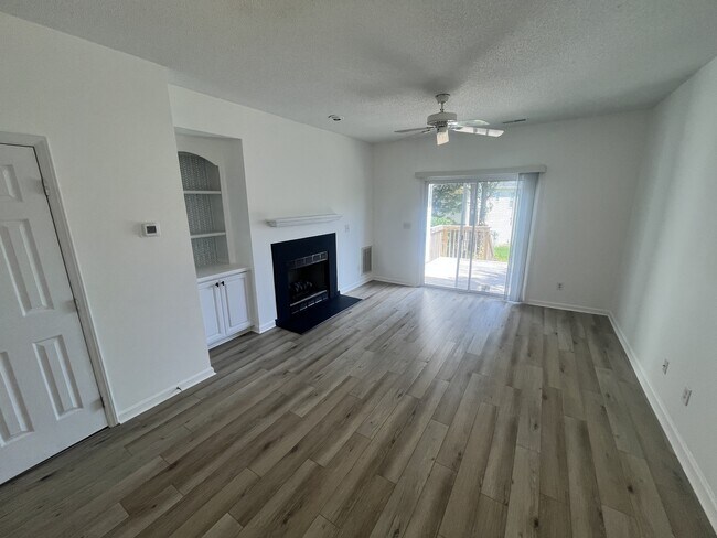 Building Photo - 5375 Cog Hill Ct