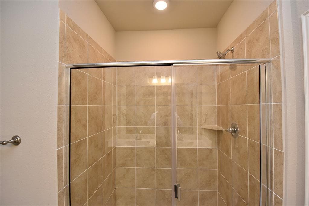 Master Bathroom Shower - 3405 Solana Cir
