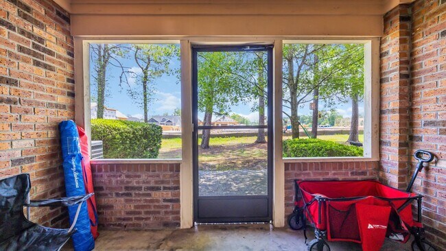 Building Photo - 414 Garden Dr