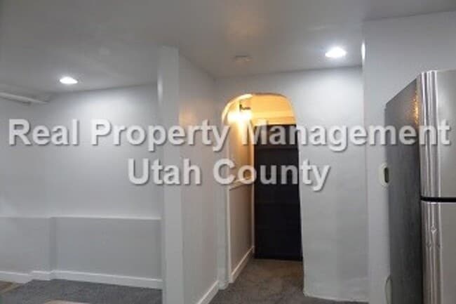 Building Photo - 157 N 400 E