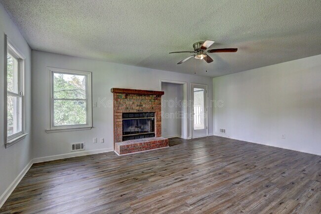 Building Photo - 212 Clarkdell Dr
