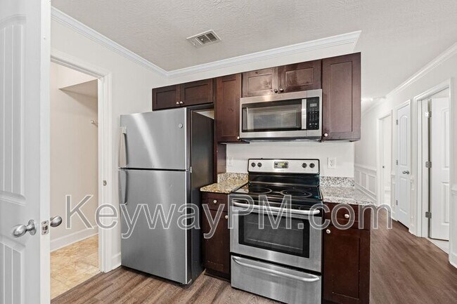 Building Photo - 801 Trailside Ct
