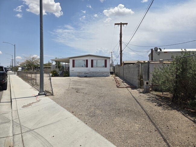 Building Photo - 220 Hopi Ln
