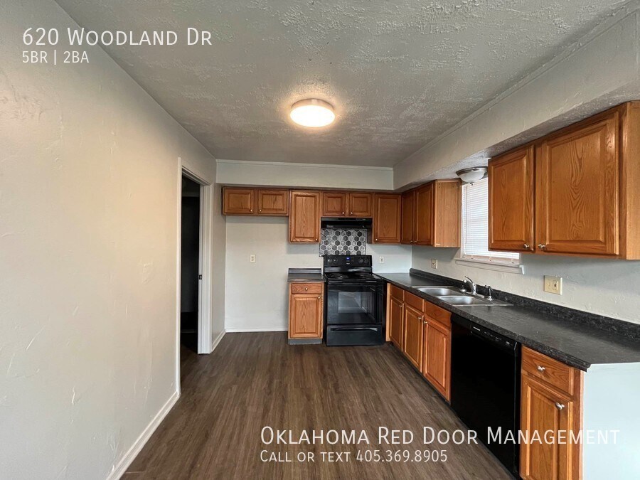 Building Photo - 620 Woodland Dr