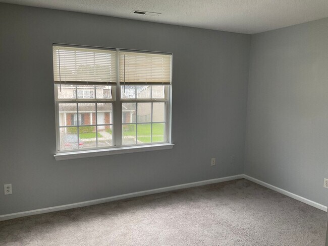 Building Photo - Charming two bedroom two and a half bath town home that is centrally located! Minutes to Camp Lej...