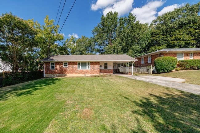 Building Photo - 1238 Lindenwood Ln NE