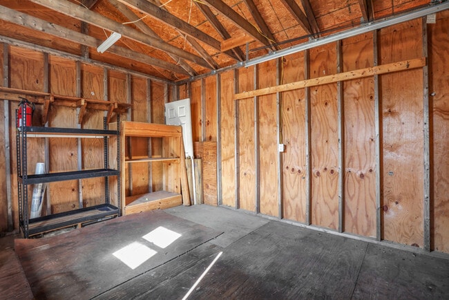 Building Photo - 10 Chamois Ct