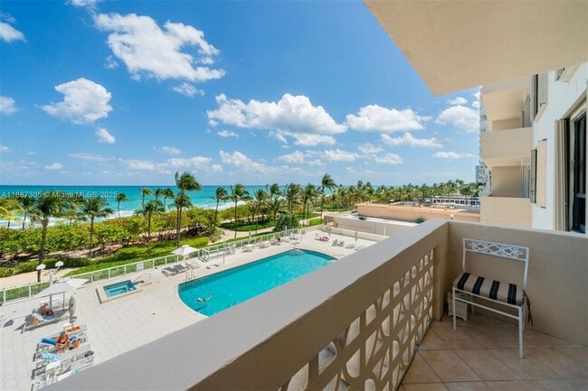 Building Photo - 10185 Collins Ave