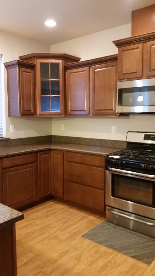 Building Photo - 4235 Stonecrest Ct