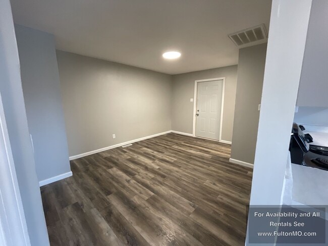 Building Photo - 300 Market St