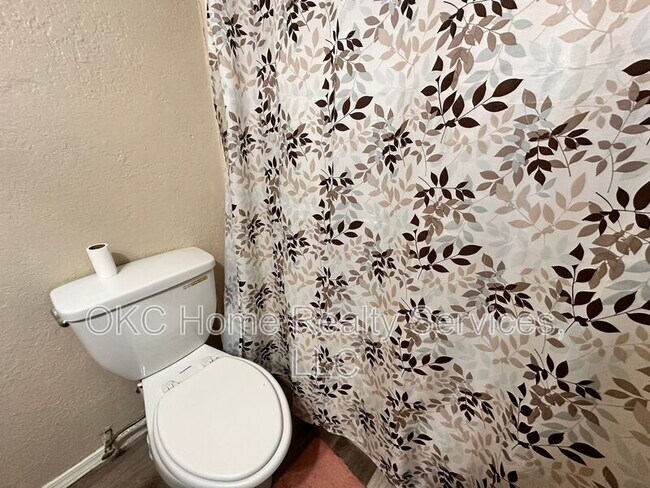 Building Photo - 109 SE 42nd St