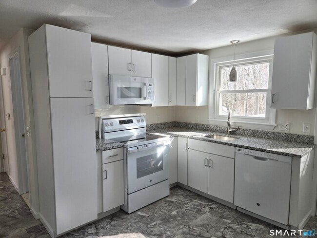 Building Photo - 86 Clinton St