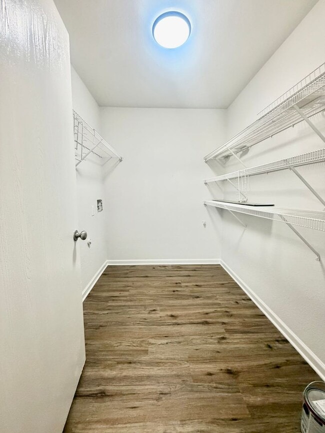 Building Photo - Updated and ready for occupancy