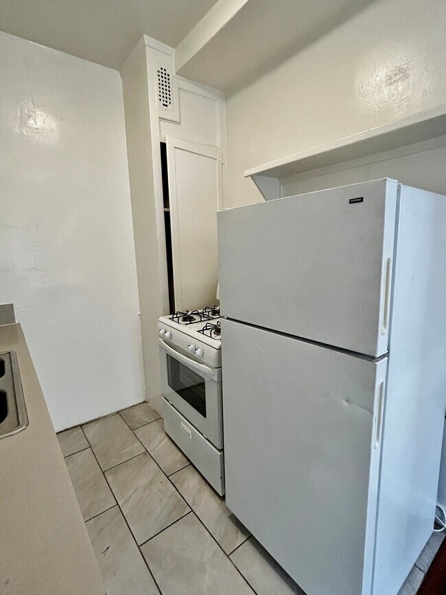 Building Photo - 1523 N McCadden Pl