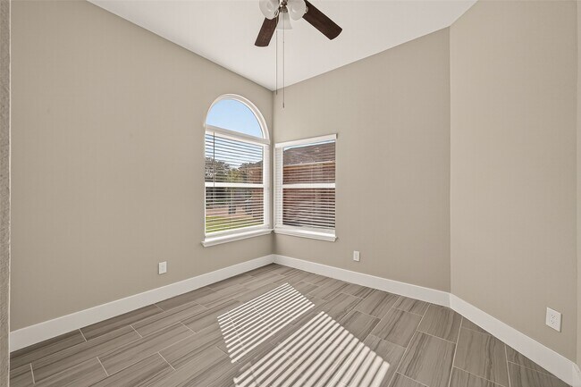 Building Photo - 6619 Misty Dale Dr