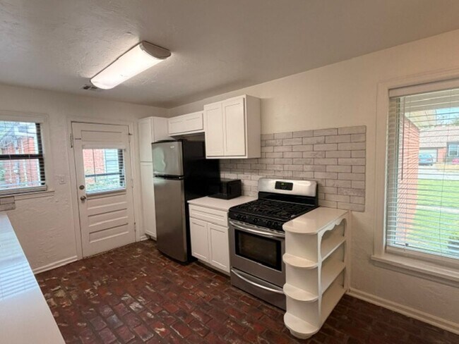 Building Photo - 3200 NW 42nd St