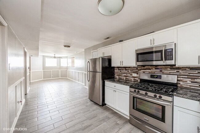 Building Photo - 1422 S Avers Ave