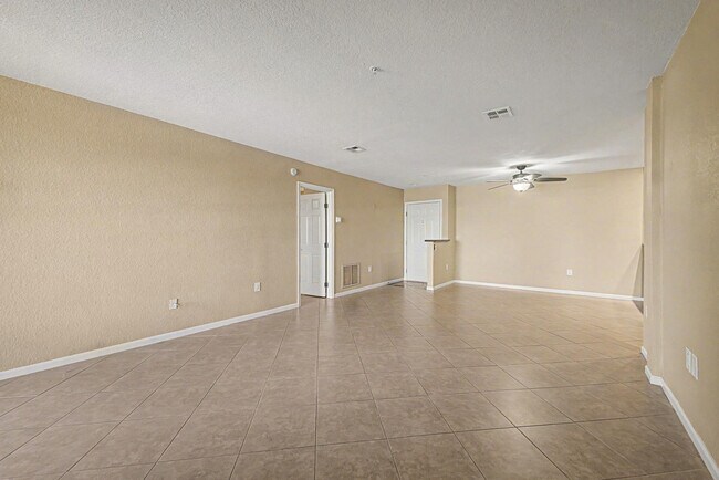 Building Photo - 4200 N Miller Rd