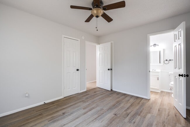 Building Photo - 4713 Newport Dr