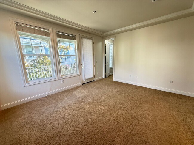 Building Photo - 3687 Whitworth Dr