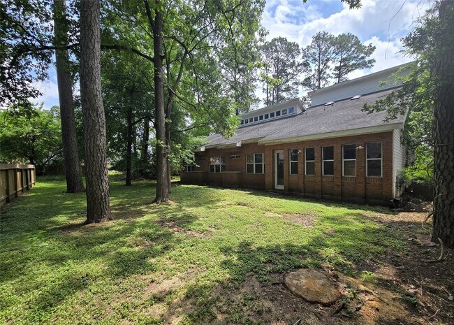 Building Photo - 3231 Hemingway Dr