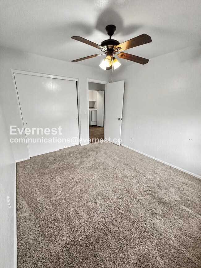 Building Photo - 4819 E Shapinsay Dr