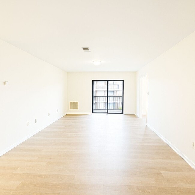 Building Photo - 732 Kennedy Dr