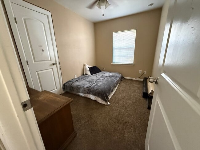 Building Photo - 401 E 43rd St