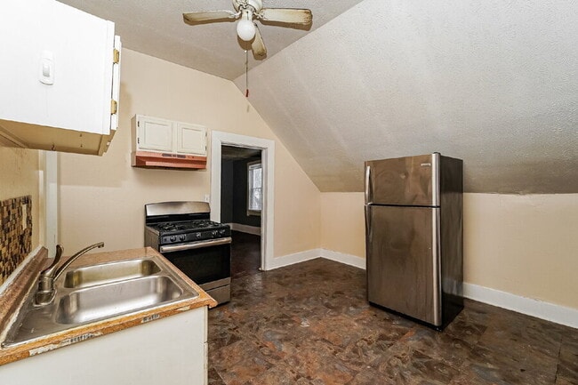 Building Photo - 6010 Wakefield Ave