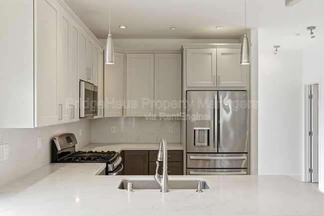 Building Photo - 4147 Bachman Pl