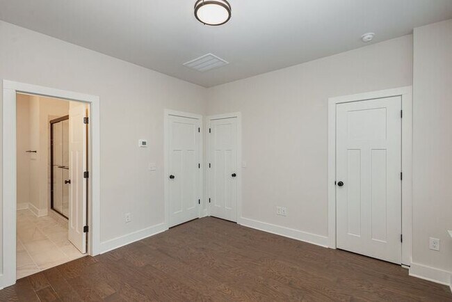 Building Photo - Townhome in West Charlotte