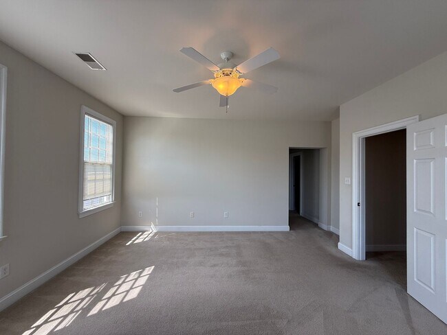 Building Photo - 1525 Old Trail Dr