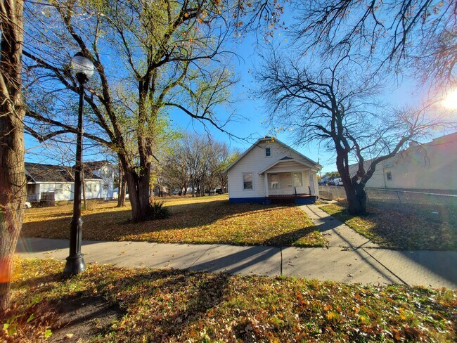 Building Photo - 1228 SW Lane St