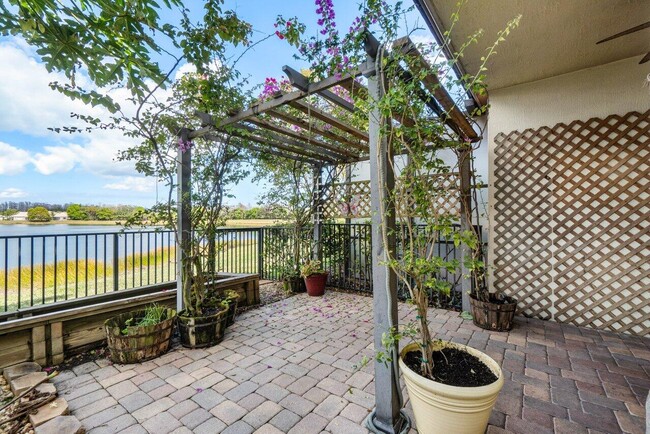 Building Photo - 8429 Cocoplum Sound Ln