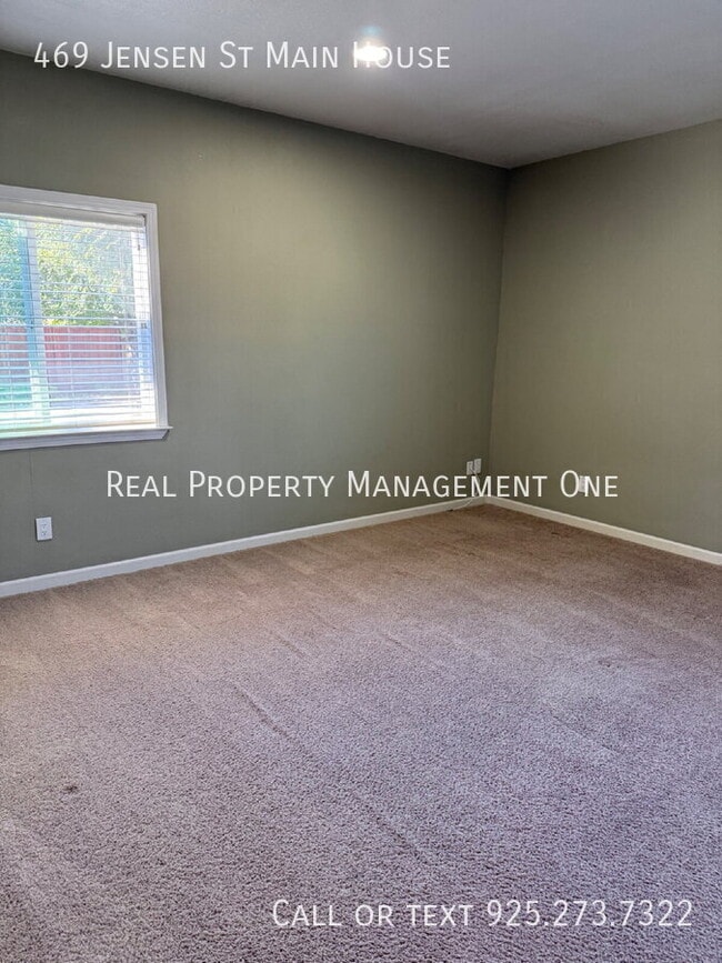 Building Photo - 469 Jensen St