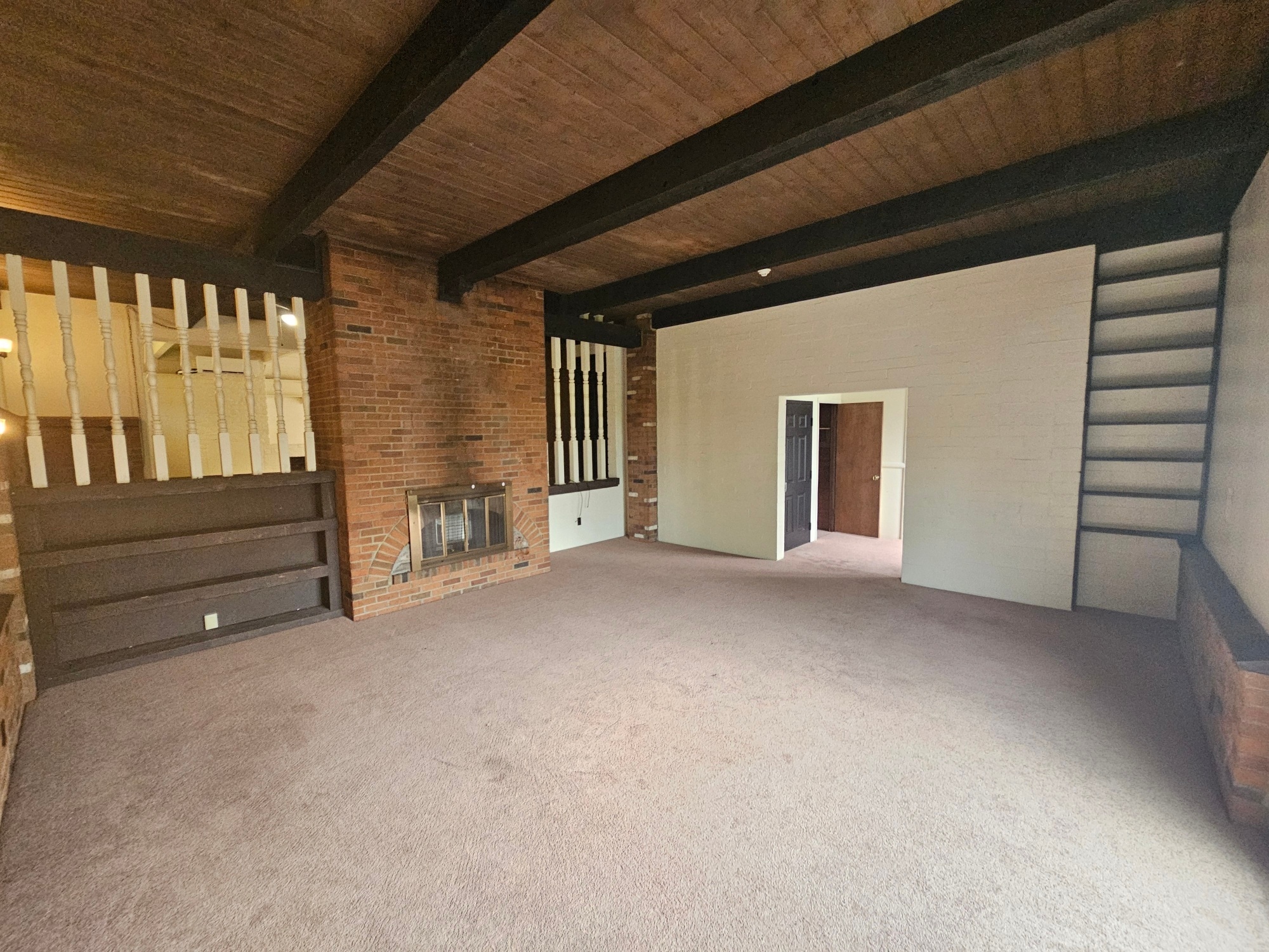 Building Photo - 2752 University Ave