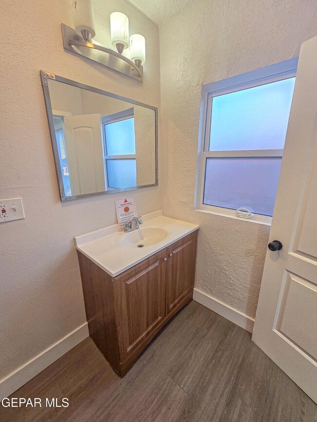 Building Photo - 3518 Sacramento Ave