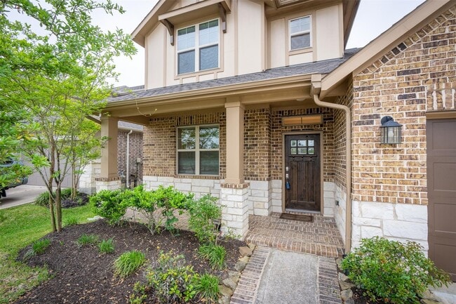 Building Photo - 16611 Highland Country Dr