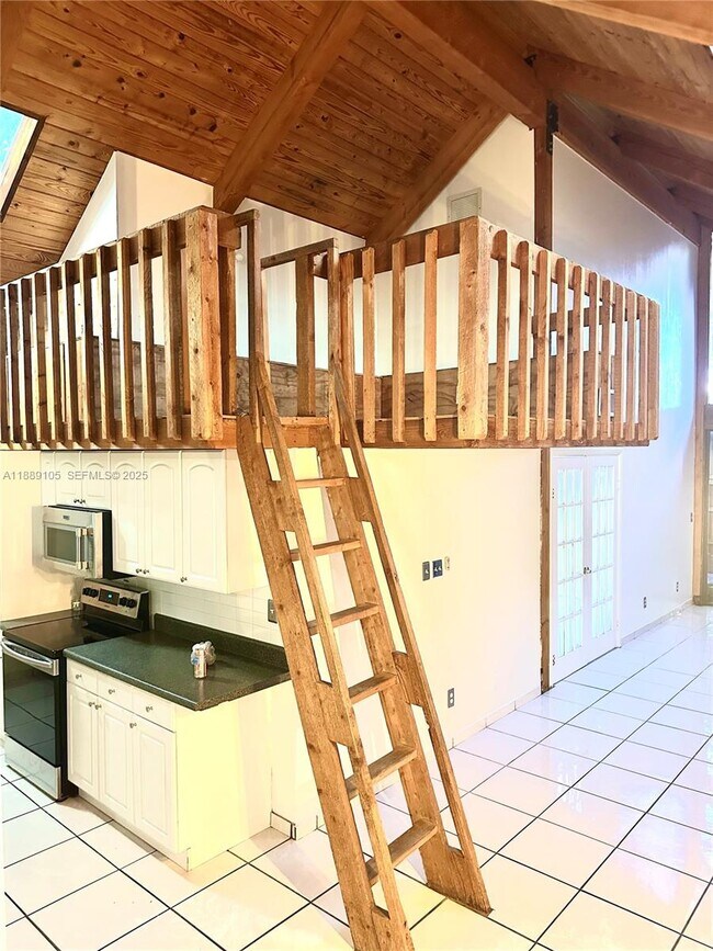 Building Photo - 497 N University Dr