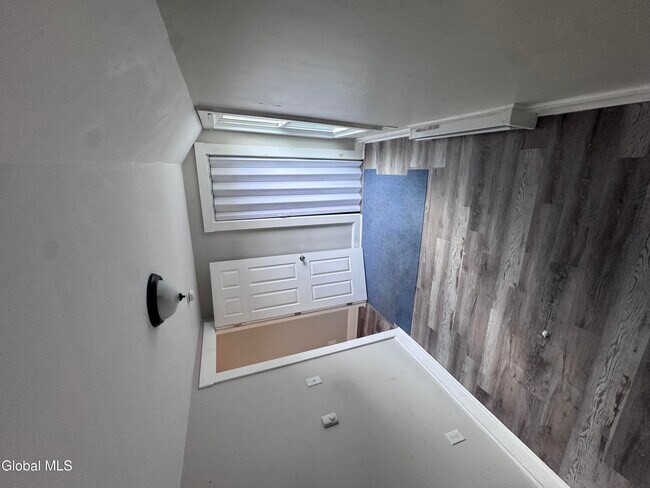 Building Photo - 10 Grace St