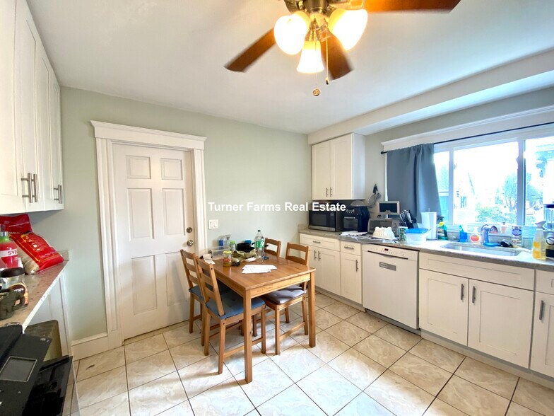 Building Photo - 9 Arlington St