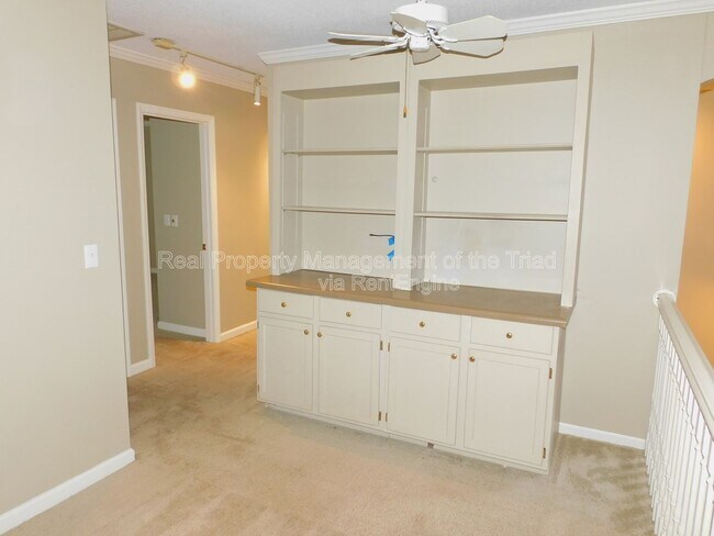 Building Photo - 22 Milpond Ln