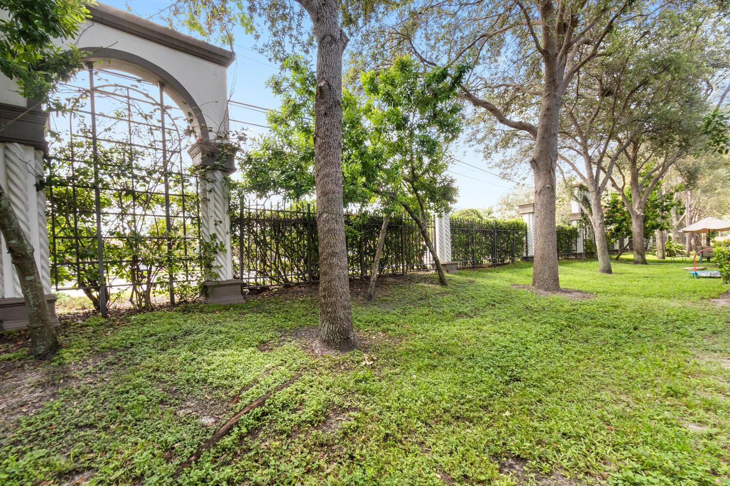 Building Photo - 4140 Napoli Lake Dr