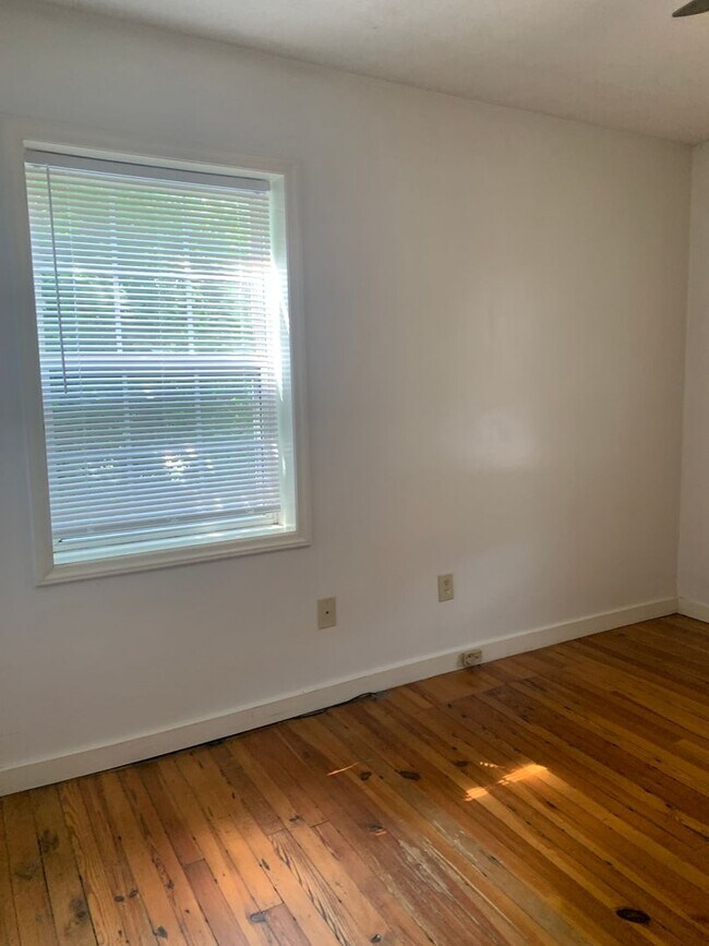 Building Photo - 718 Poplar Grove Rd